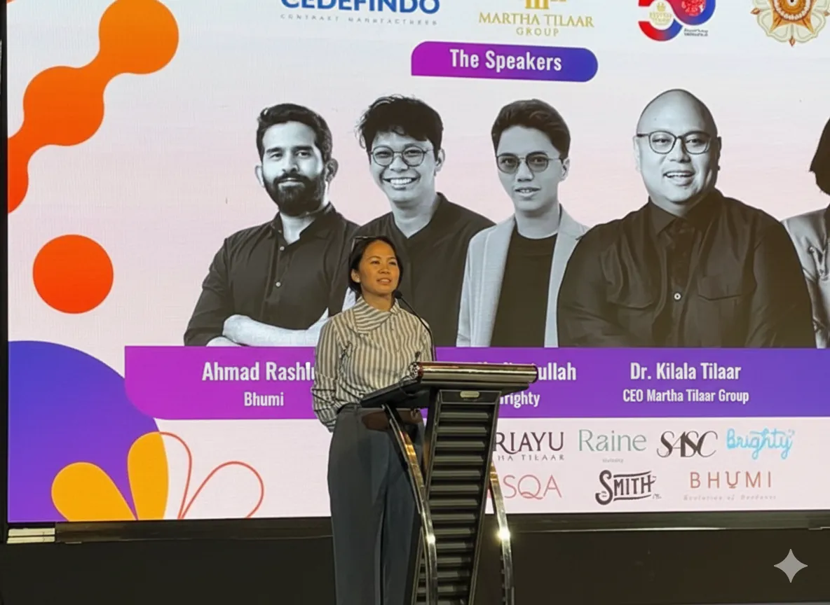 Bu Alfatika, Direktur Utama GIK, menyampaikan sambutan di hadapan peserta Glow Economy di Universitas Gadjah Mada.