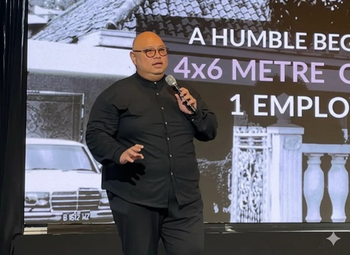 Dr. Kilala Tilaar, CEO Martha Tilaar Group, memberikan sesi presentasi pada acara Glow Economy di GIK UGM.